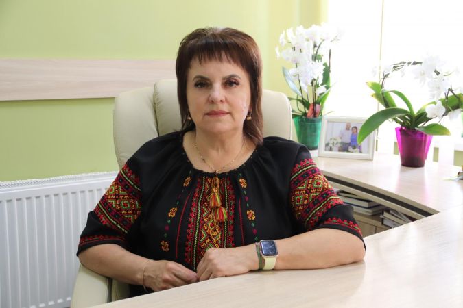 Рада вітати усіх, кого зацікавив інвестиційний потенціал Дунаєвецької міської об’єднаної територіальної громади. Сподіваюся, що кожен зможе знайти тут потрібну і корисну для себе інформацію. Дунаєвецька міська ОТГ є однією з найбільших громад України і об’єднує 51 населений пункт. Сьогодні територія громади відкрита для інвесторів, які прагнуть розвивати свій бізнес. Ми пропонуємо достатній потенціал та можливості для вкладення коштів та отримання прибутку. Серед переваг – розміщення на перетині міжнародних автомобільних ліній сполучення, розвинена інфраструктура, сприятливі агрокліматичні умови, мальовничі краєвиди, значна кількість об’ктів історико-культурної спадщини. Переконана, що на території громади ви знайдете надійних партнерів, вигідні пропозиції, а також всебічну підтримку влади у реалізації інвестиційних проектів. Ми націлені на ефективний розвиток всіх напрямків бізнесу та соціальної сфери, щоб забезпечити стабільний соціально-економічний та культурний розвиток громади. Запрошую до співпраці всіх, хто зацікавлений у розвитку взаємовигідного бізнесу на теренах Дунаєвецької громади. Рада вітати усіх, кого зацікавив інвестиційний потенціал Дунаєвецької міської об’єднаної територіальної громади. Сподіваюся, що кожен зможе знайти тут потрібну і корисну для себе інформацію. Дунаєвецька міська ОТГ є однією з найбільших громад України і об’єднує 51 населений пункт. Сьогодні територія громади відкрита для інвесторів, які прагнуть розвивати свій бізнес. Ми пропонуємо достатній потенціал та можливості для вкладення коштів та отримання прибутку. Серед переваг – розміщення на перетині міжнародних автомобільних ліній сполучення, розвинена інфраструктура, сприятливі агрокліматичні умови, мальовничі краєвиди, значна кількість об’ктів історико-культурної спадщини. Переконана, що на території громади ви знайдете надійних партнерів, вигідні пропозиції, а також всебічну підтримку влади у реалізації інвестиційних проектів. Ми націлені на ефективний розвиток всіх напрямків бізнесу та соціальної сфери, щоб забезпечити стабільний соціально-економічний та культурний розвиток громади. Запрошую до співпраці всіх, хто зацікавлений у розвитку взаємовигідного бізнесу на теренах Дунаєвецької громади.